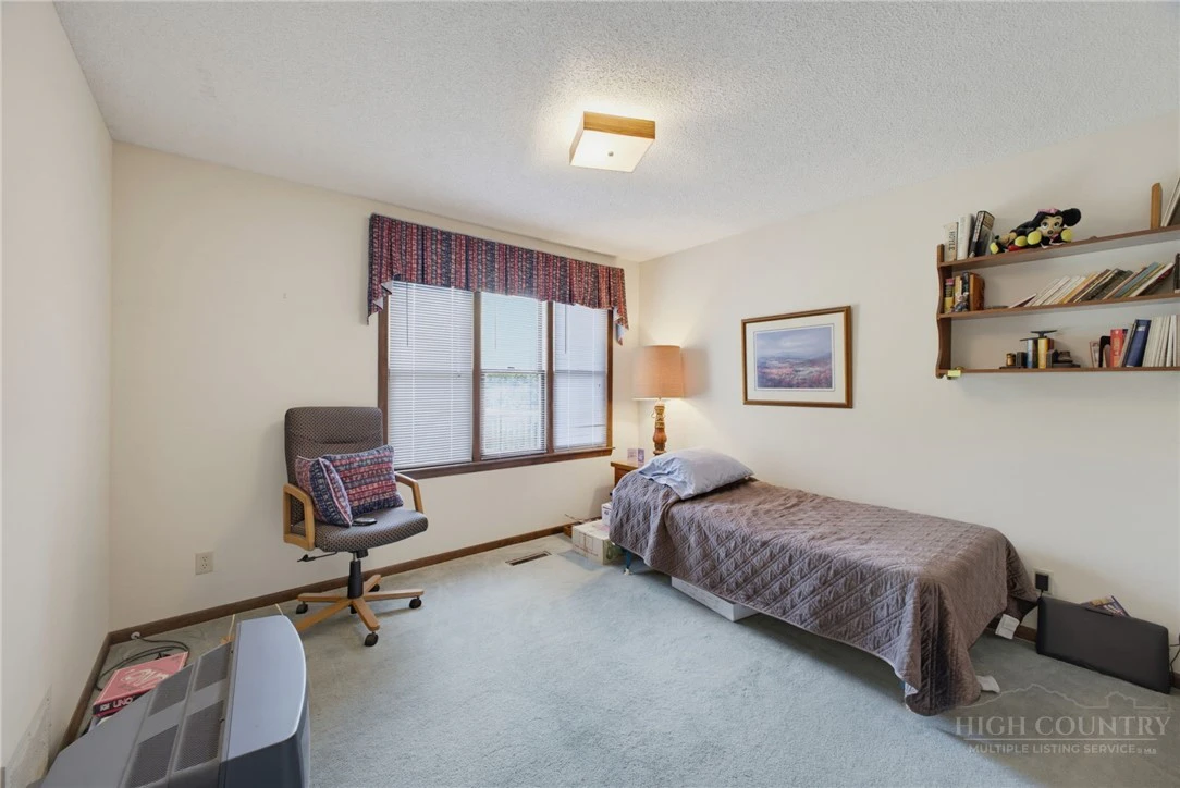 Image number 18 for the current listing
