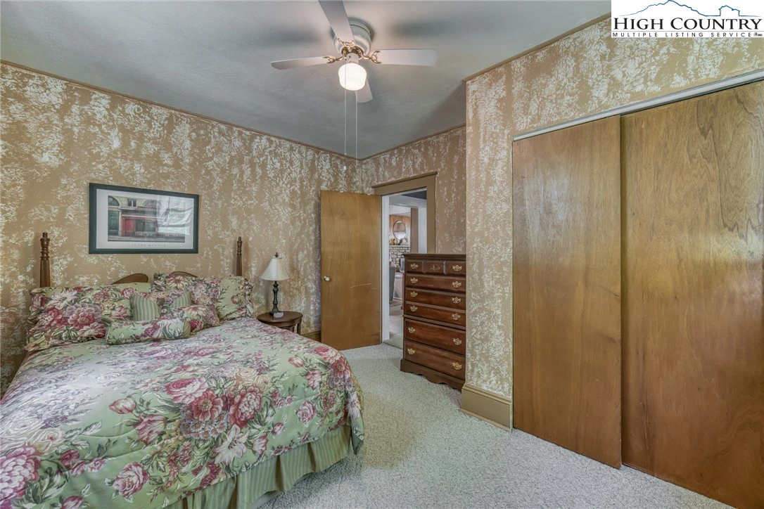 Image number 5 for the current listing