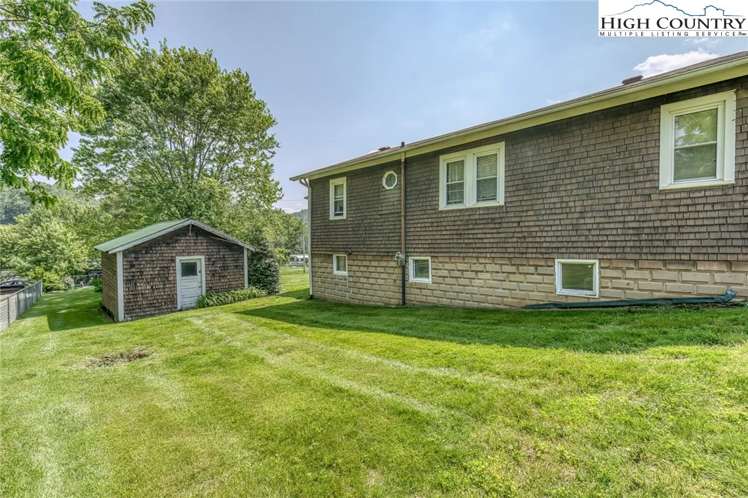 Image number 8 for the current listing