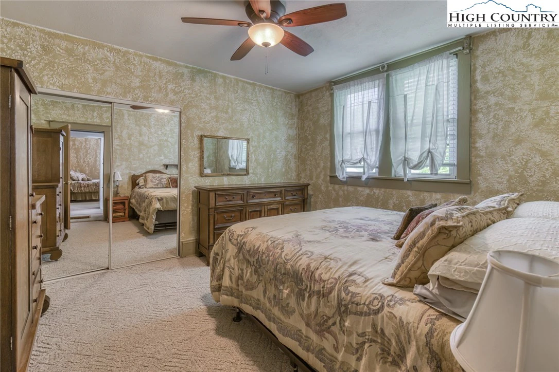Image number 14 for the current listing