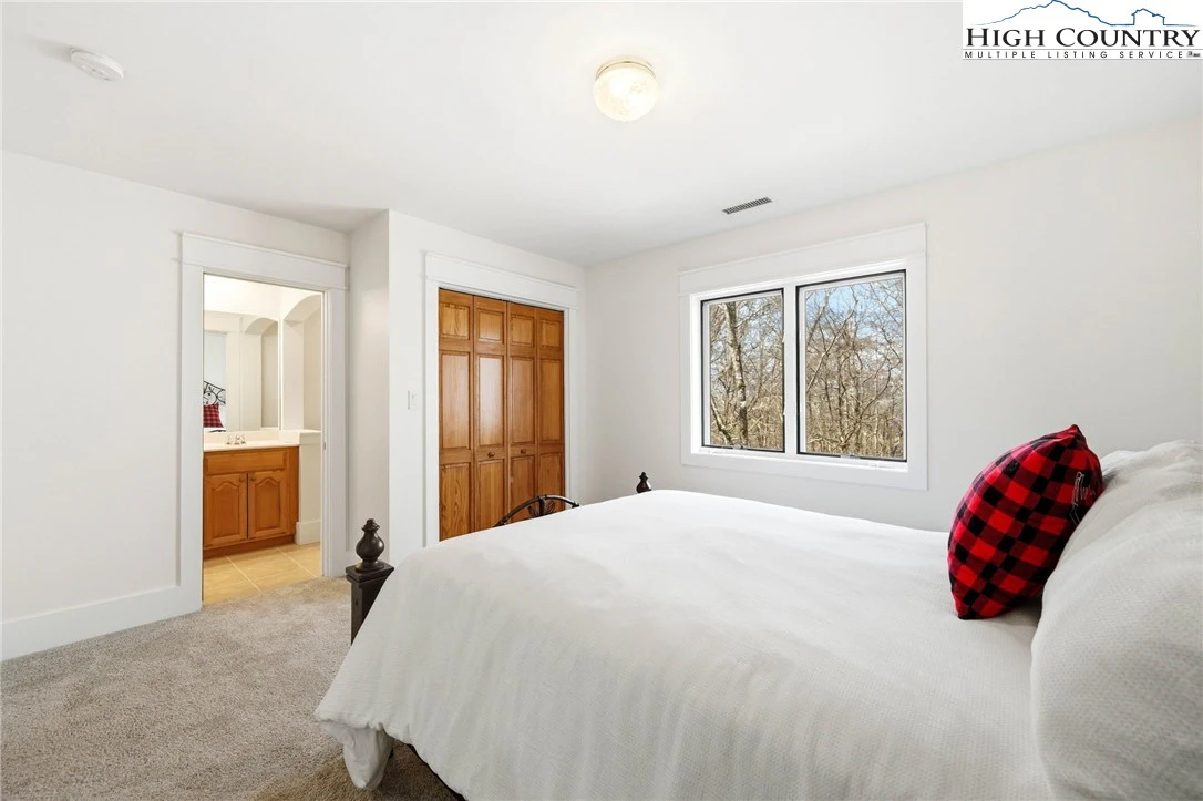 Image number 10 for the current listing