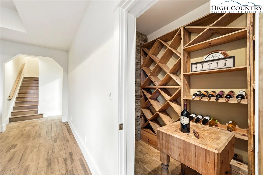 Image number 2 for the current listing