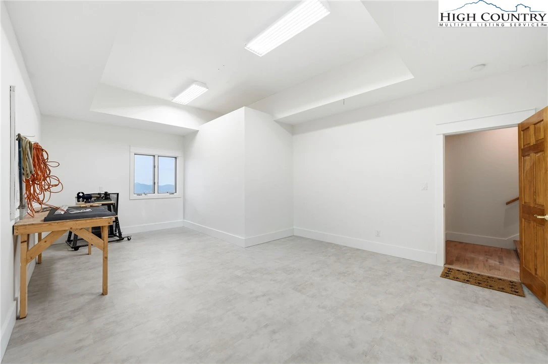 Image number 20 for the current listing