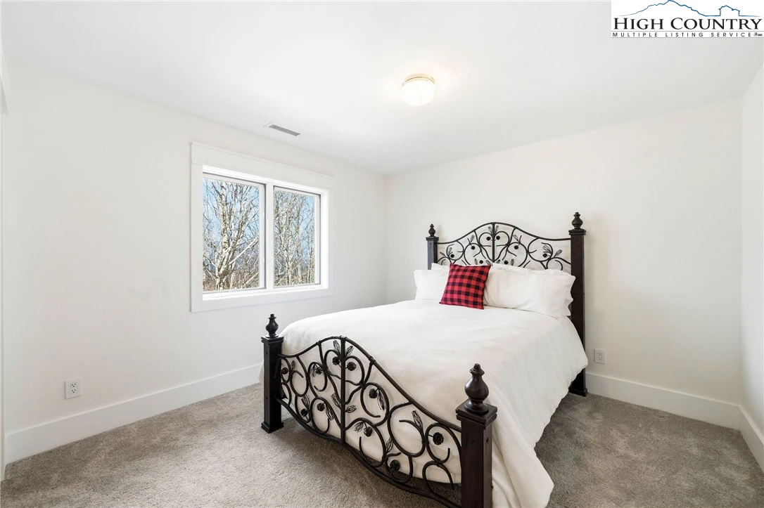 Image number 9 for the current listing