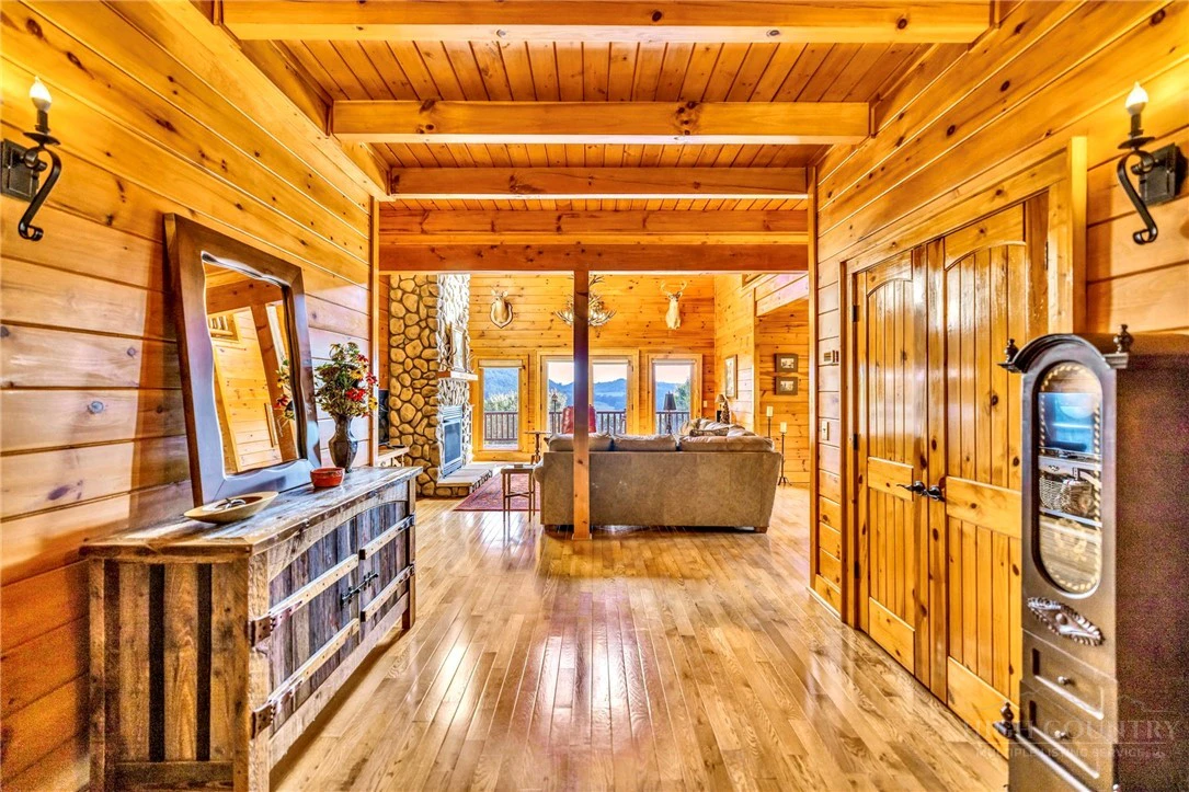 Image number 4 for the current listing