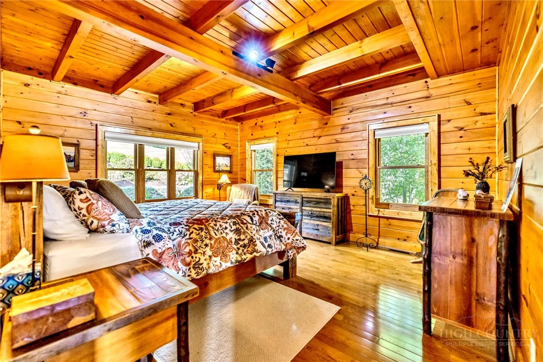 Image number 15 for the current listing