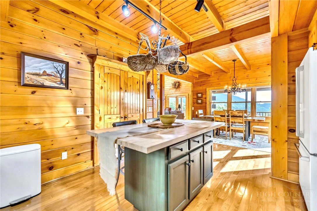 Image number 11 for the current listing