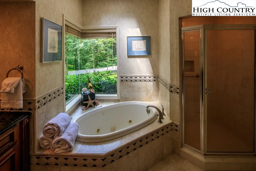 Image number 4 for the current listing