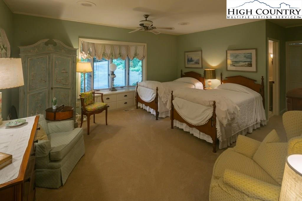 Image number 6 for the current listing