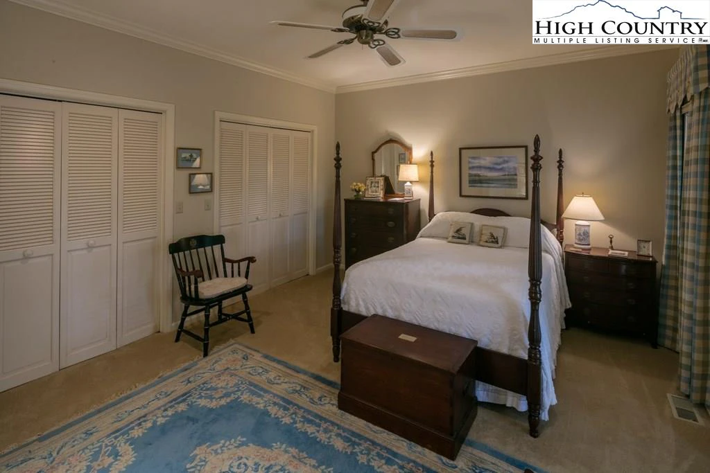 Image number 11 for the current listing