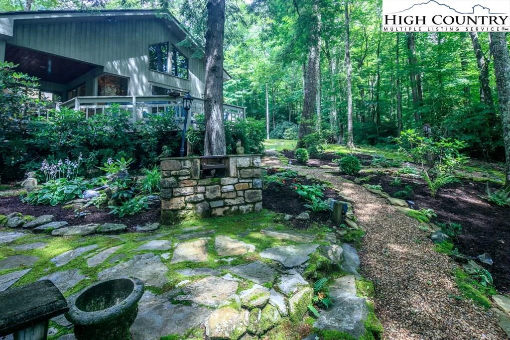 Image number 15 for the current listing