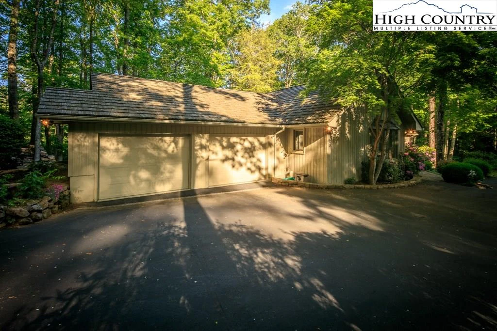Image number 18 for the current listing