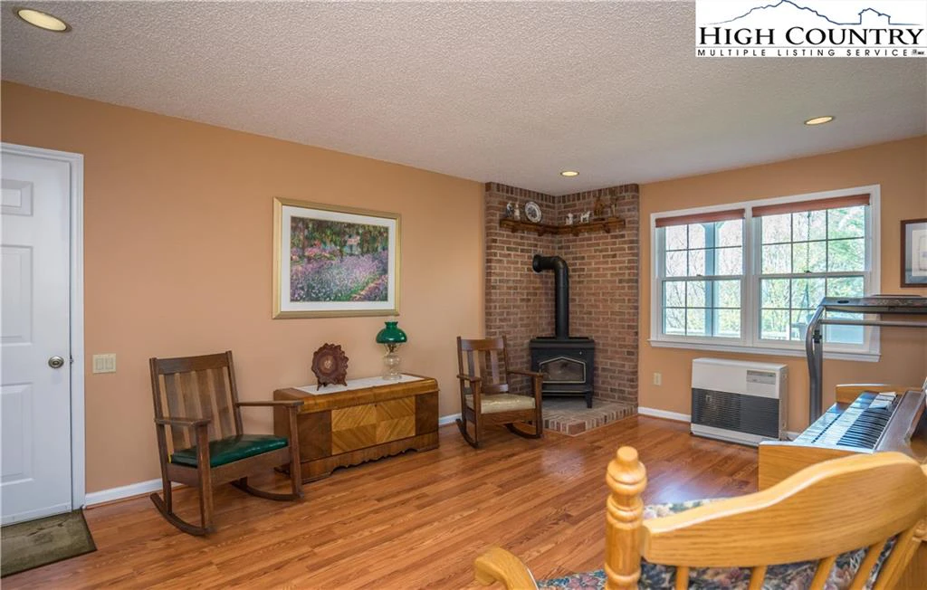 Image number 6 for the current listing