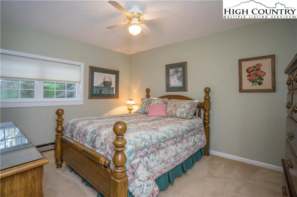 Image number 8 for the current listing