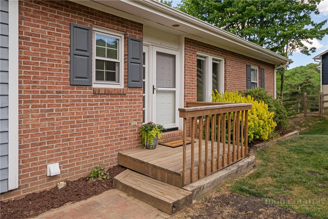Image number 10 for the current listing