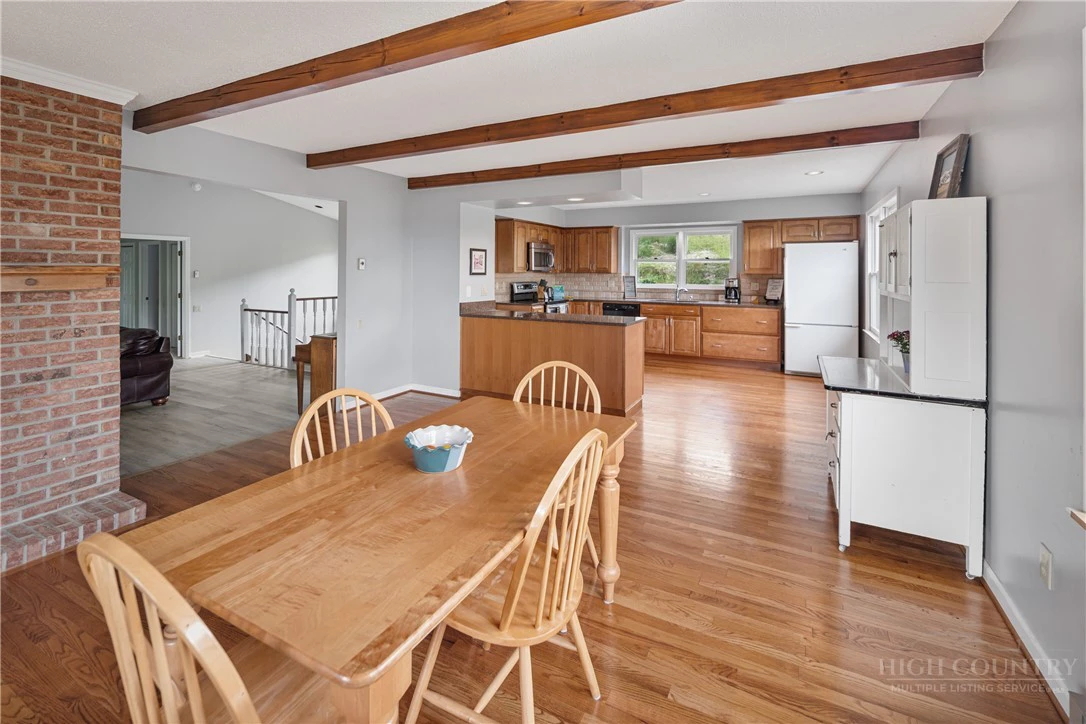 Image number 19 for the current listing