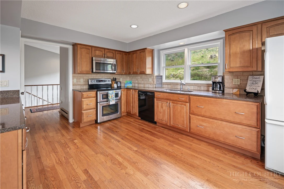 Image number 20 for the current listing