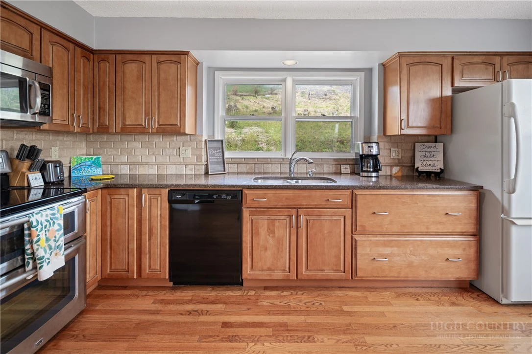 Image number 21 for the current listing