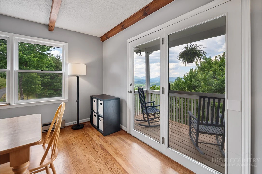 Image number 14 for the current listing