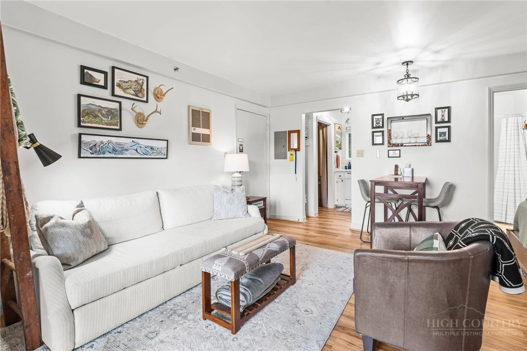 Image number 5 for the current listing