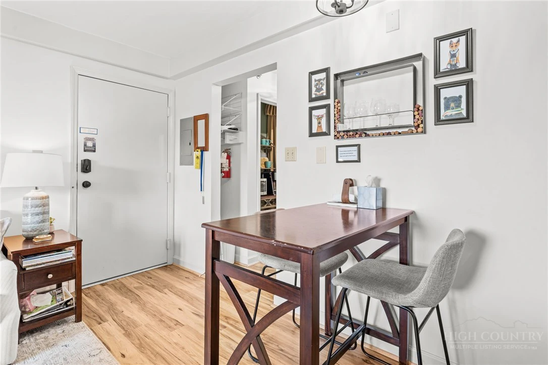 Image number 13 for the current listing
