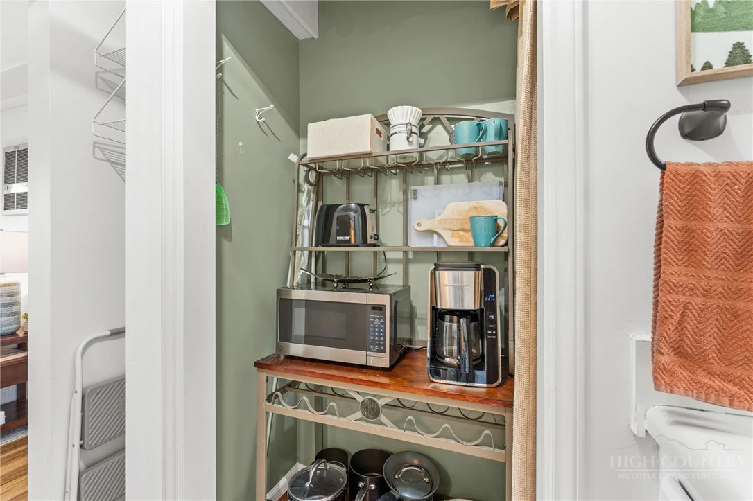 Image number 15 for the current listing