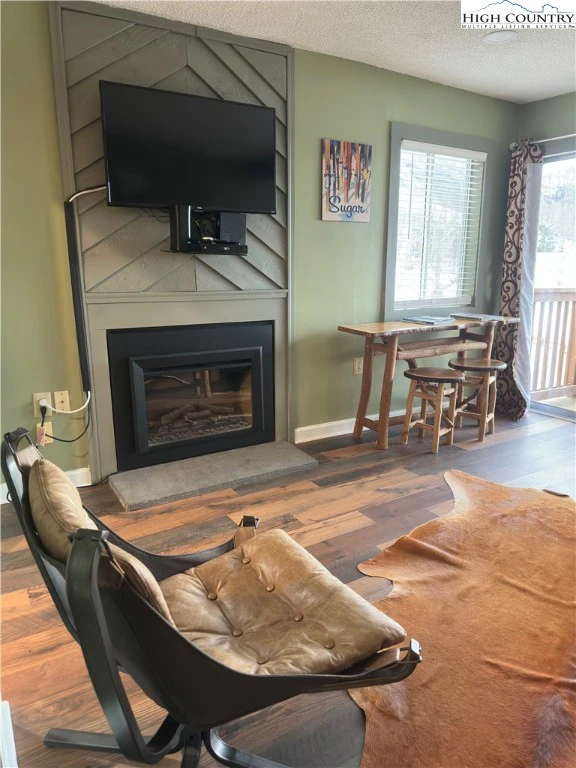 Image number 15 for the current listing