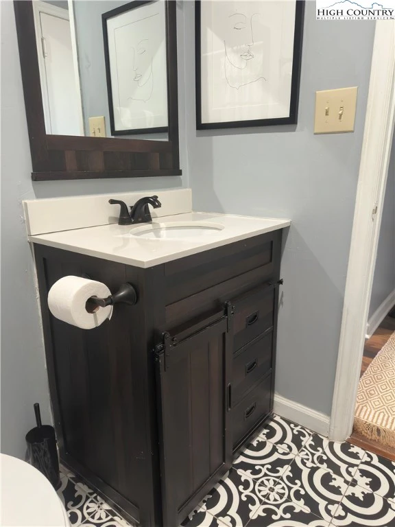 Image number 9 for the current listing