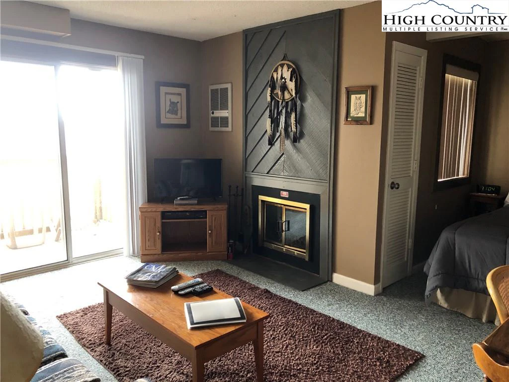 Image number 1 for the current listing