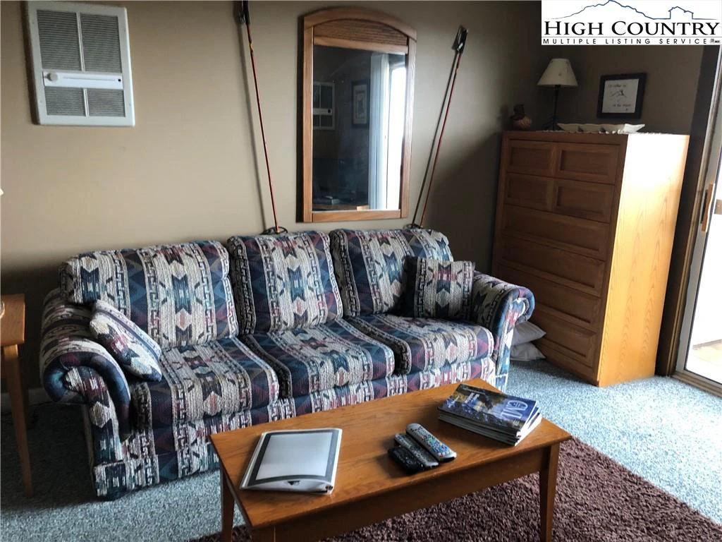 Image number 3 for the current listing
