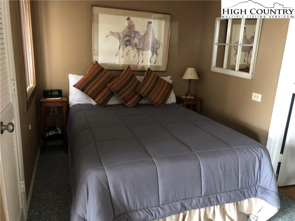 Image number 5 for the current listing