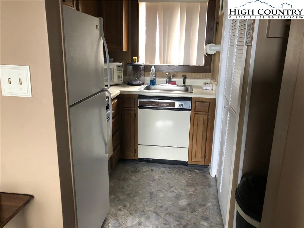 Image number 6 for the current listing