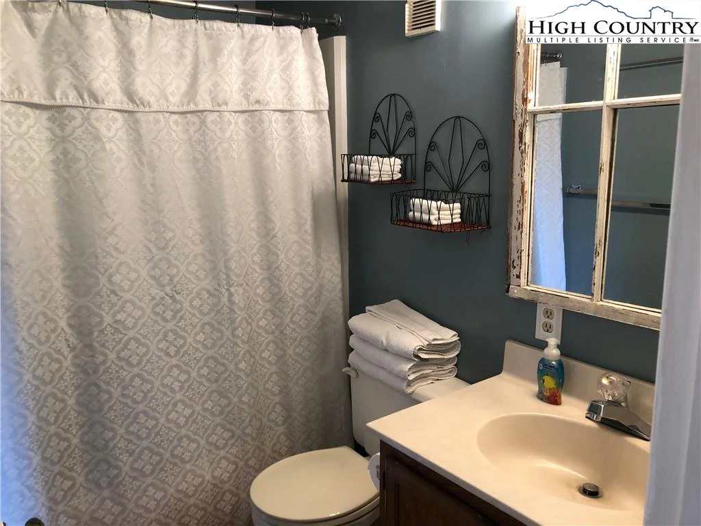 Image number 7 for the current listing