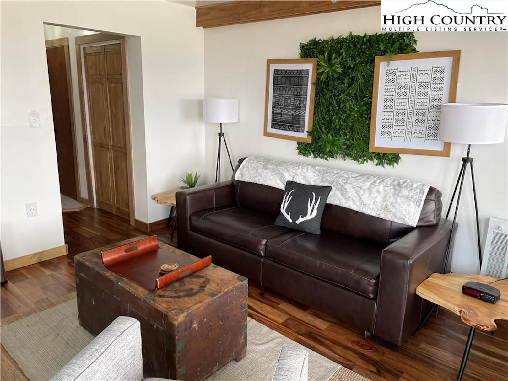 Image number 13 for the current listing