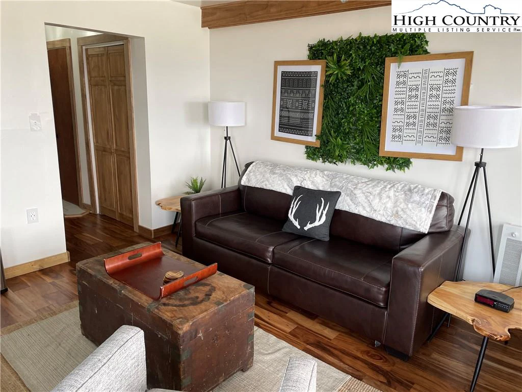 Image number 13 for the current listing