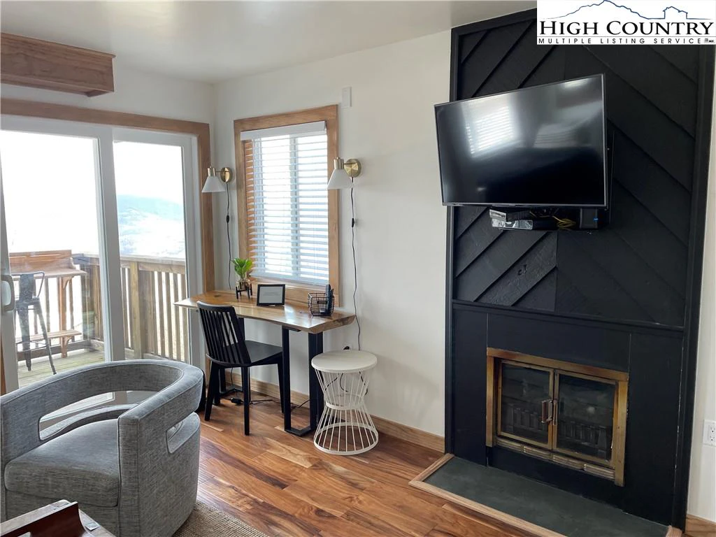 Image number 12 for the current listing