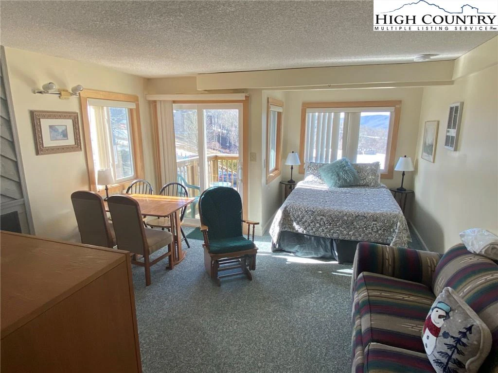 Image number 3 for the current listing