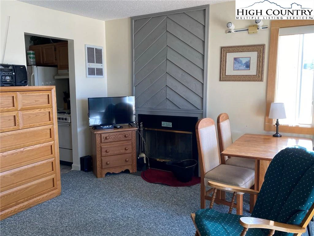 Image number 5 for the current listing