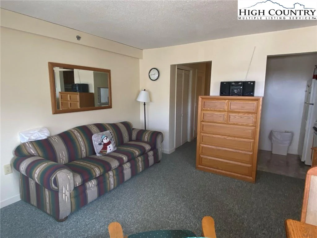 Image number 6 for the current listing