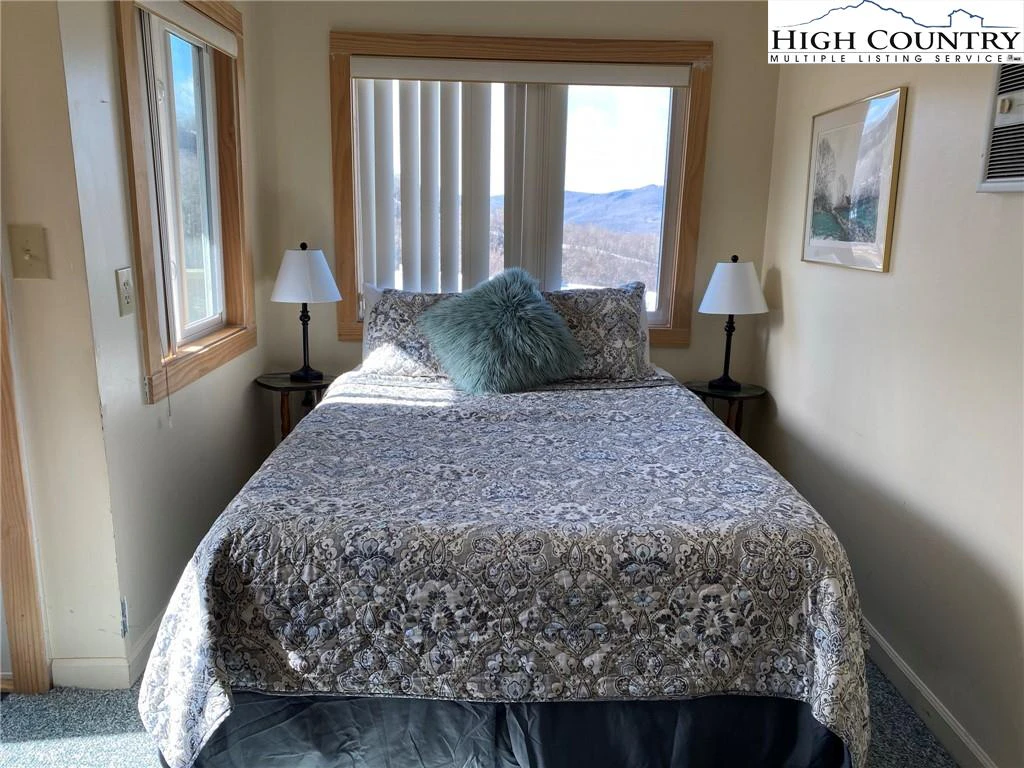 Image number 9 for the current listing