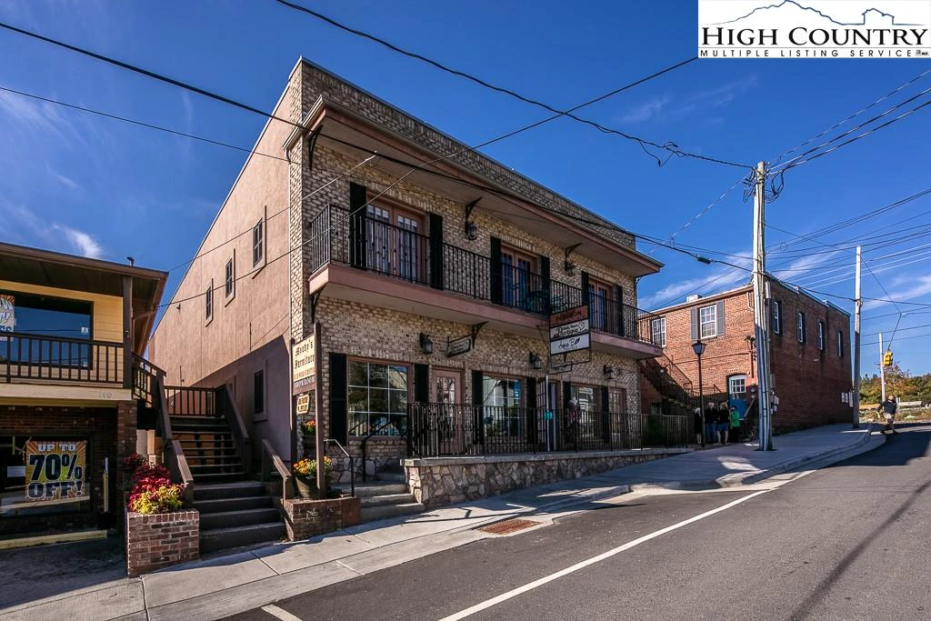 Image number 1 for the current listing