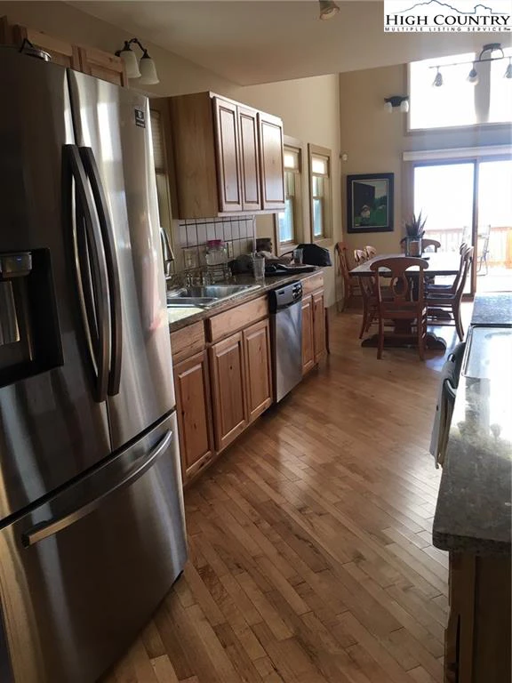 Image number 2 for the current listing