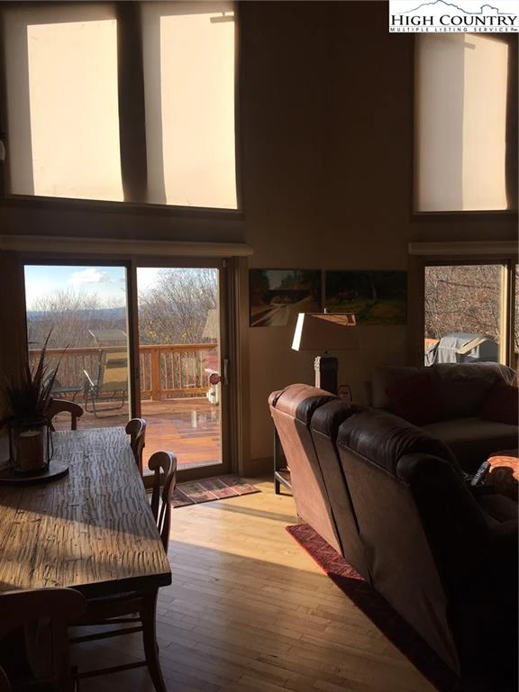Image number 12 for the current listing