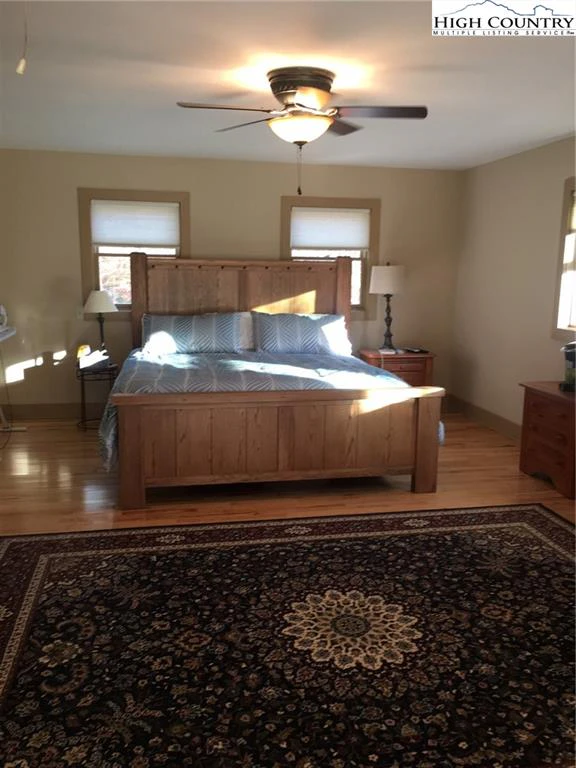 Image number 11 for the current listing