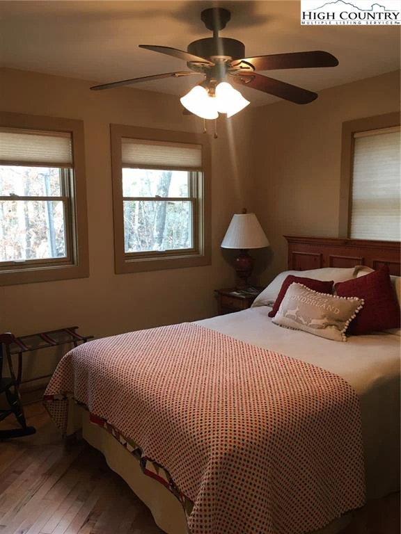 Image number 9 for the current listing