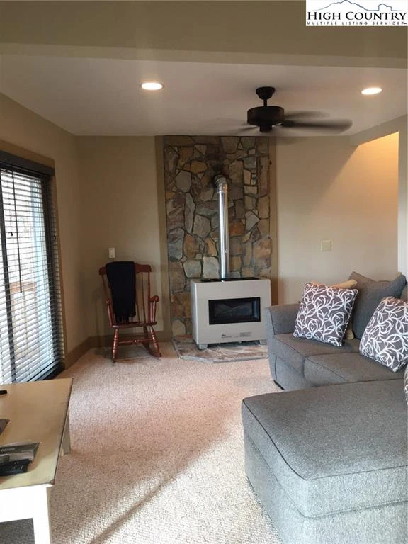Image number 6 for the current listing