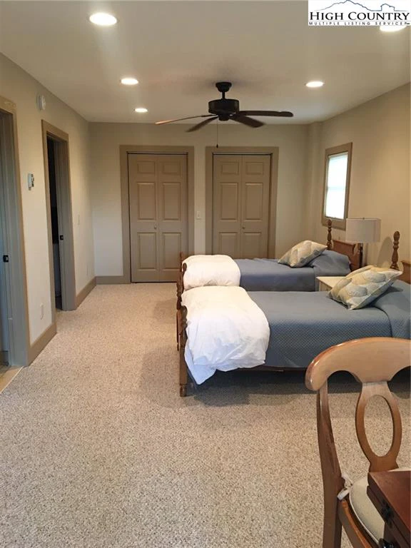 Image number 4 for the current listing