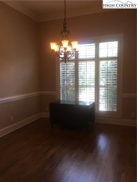 Image number 15 for the current listing