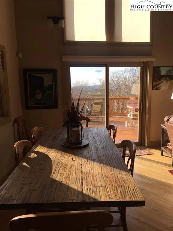 Image number 14 for the current listing