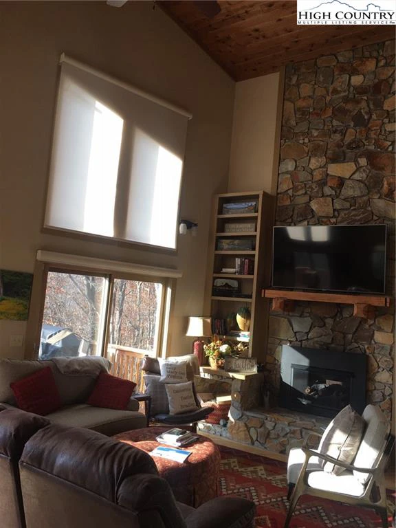 Image number 13 for the current listing